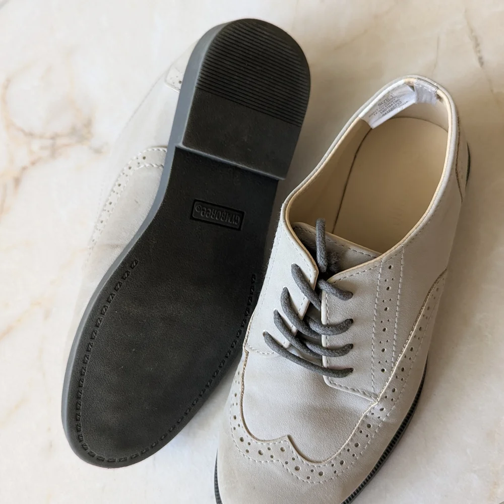 Gymboree | Suede Wingtip Oxfords in Light Beige/Gray